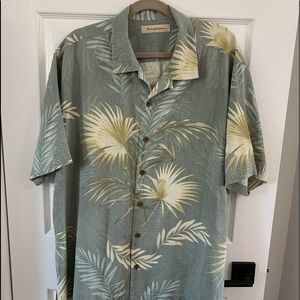 Tommy Bahama Men’s Camp Shirt - Size L